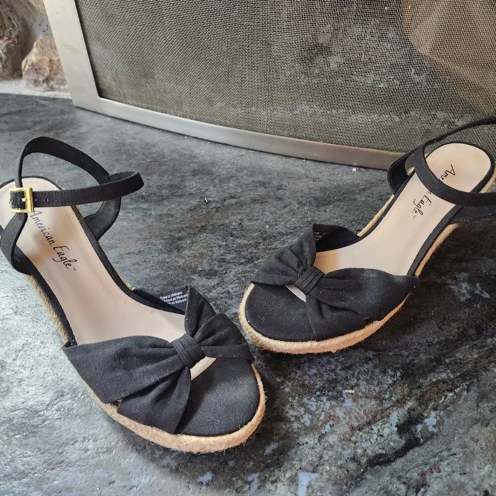American Eagle Outfitters Black/Tan Platform Wedge Sandals Size 9.5